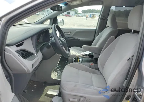 2015 Toyota Sienna Le z USA, uszkodzony, nr VIN 5TDKK3DC7FS684480